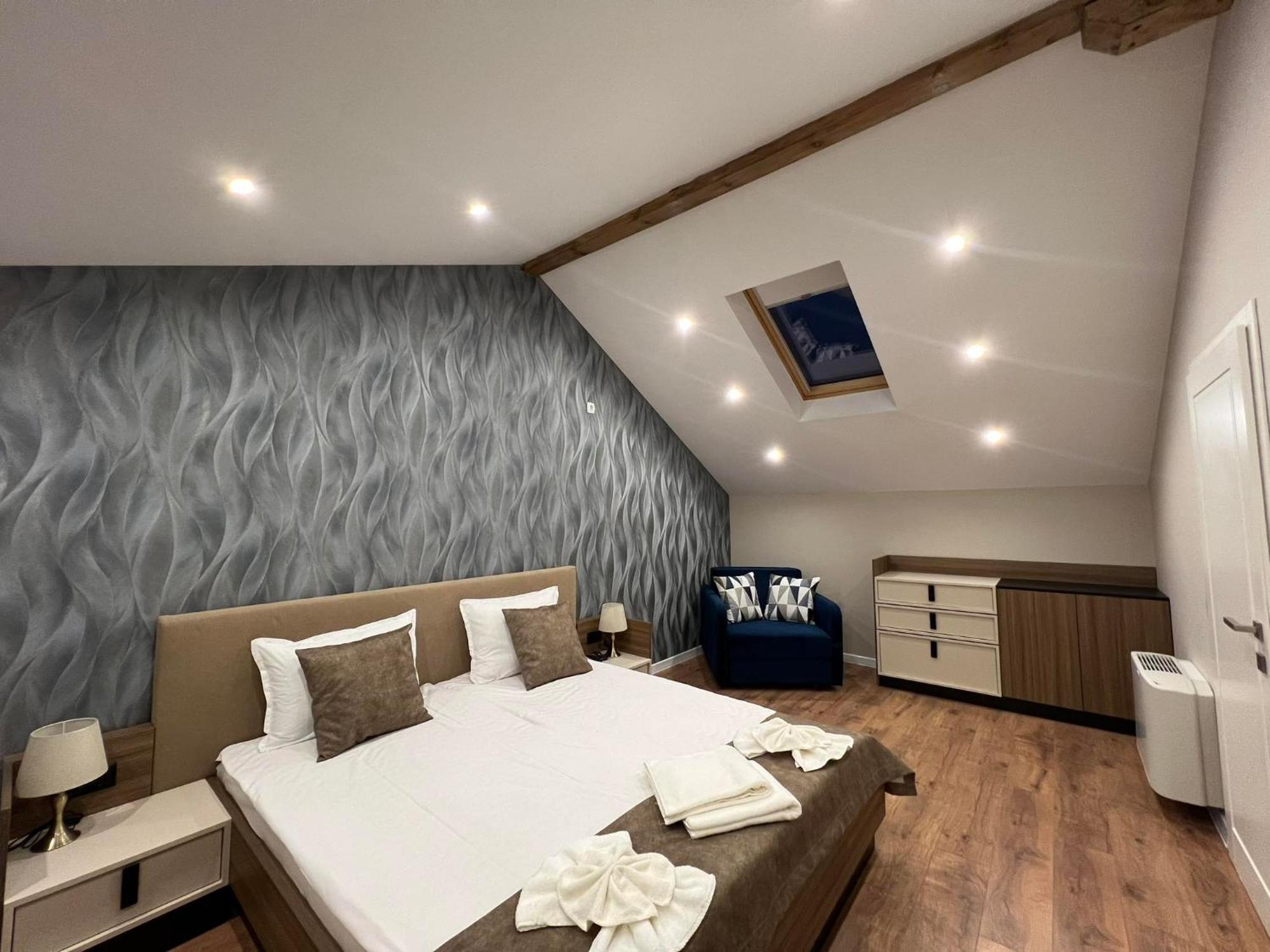 Хотел Vip Apart House Pleven Exteriör bild