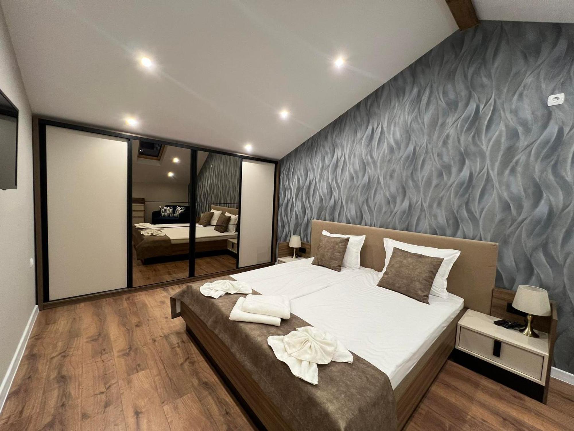Хотел Vip Apart House Pleven Exteriör bild