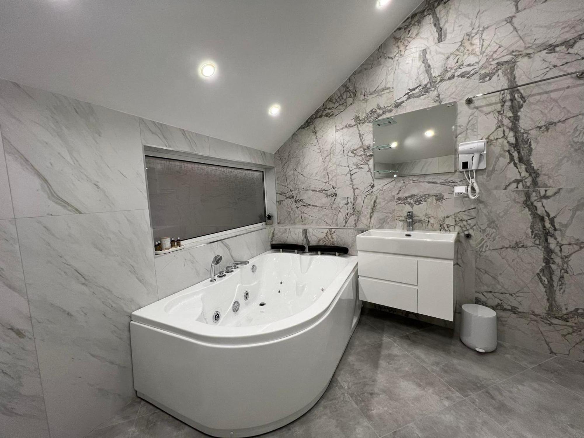 Хотел Vip Apart House Pleven Exteriör bild