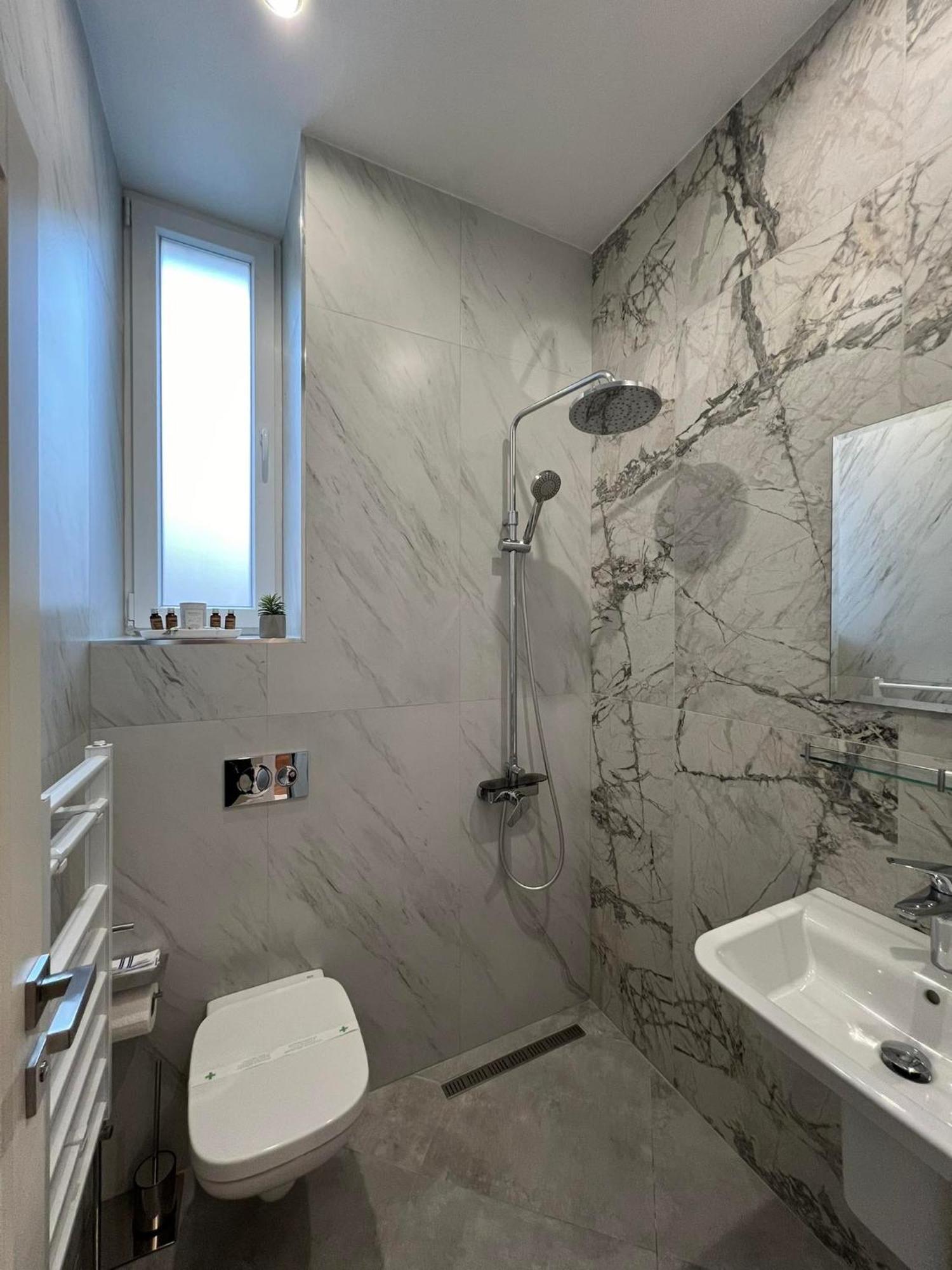 Хотел Vip Apart House Pleven Exteriör bild